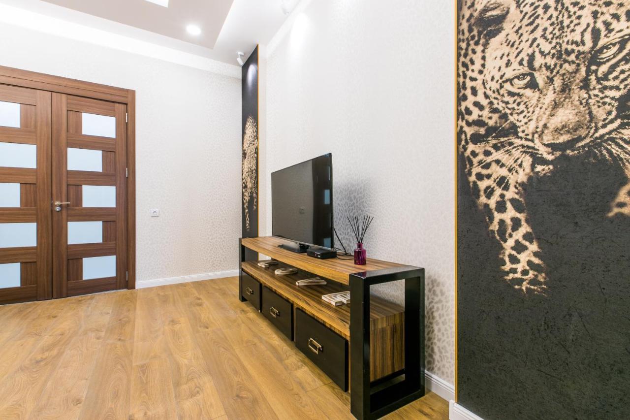 Sweet Home 6 Vip At Rustaveli Avenue Tbilisi Exterior photo